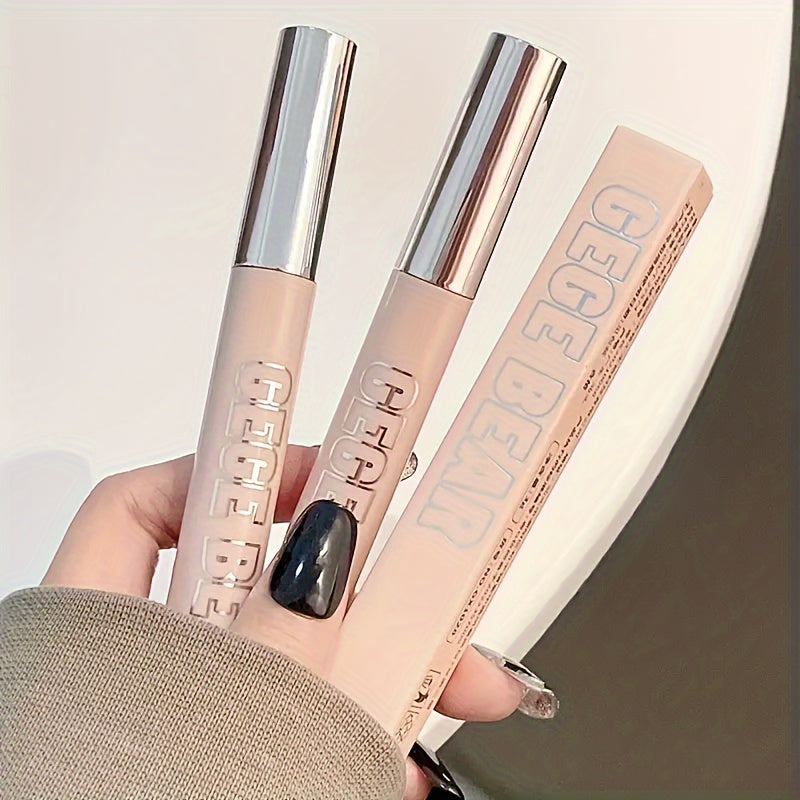 Hai thỏi son kem và hộp màu nude, nắp bạc, chữ "CECE BEAR" nổi bật.