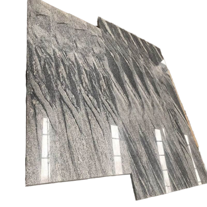 Các tấm đá granite xám đen với vân sọc trắng, đặt nghiêng trên nền trắng.