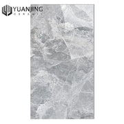 Gạch lát nền màu xám đá cẩm thạch với vân trắng và xám, logo Yuanjing Ceramic.
