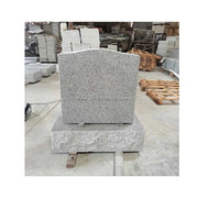 Phiến đá granite xám hình chữ nhật, bề mặt nhám, đặt trên nền xi măng trong nhà kho.