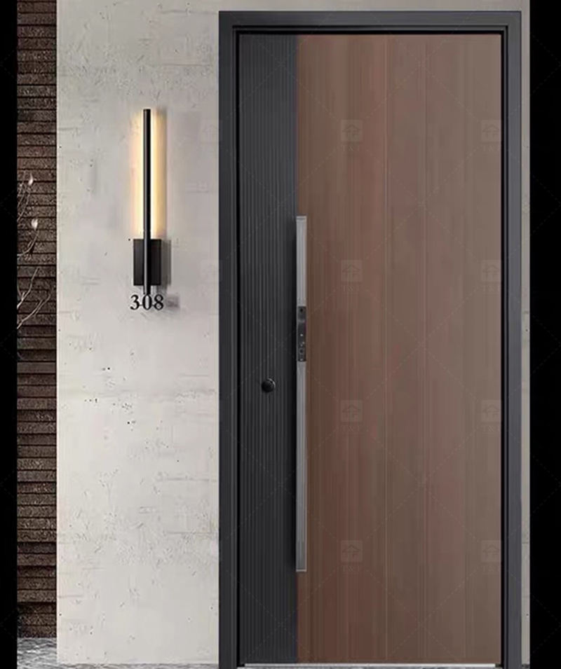 Cửa gỗ màu nâu sẫm, khung đen, có tay nắm kim loại. Số 308 và đèn tường bên trái.
