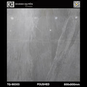 Gạch lát màu xám nhạt, bề mặt bóng, họa tiết vân đá tự nhiên, kích thước 800x800mm.