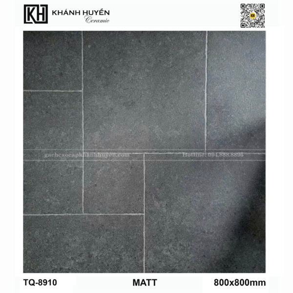 Gạch lát màu xám đậm, bề mặt nhám, kích thước 800x800mm, có các đường kẻ ngang dọc.