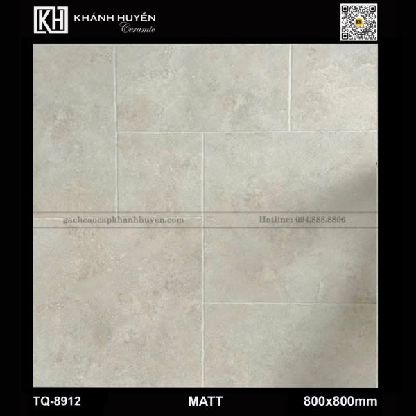 Gạch lát màu xám nhạt, bề mặt mờ, kích thước 800x800mm, ghép thành các ô chữ nhật.
