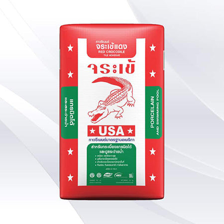 Bao bì đỏ, logo cá sấu trắng, chữ xanh và trắng, nền trắng, viền sao trắng.