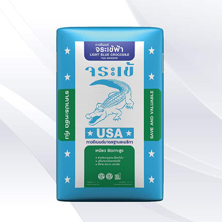 Bao xi măng màu xanh dương, có hình cá sấu, chữ trắng, viền xanh lá.