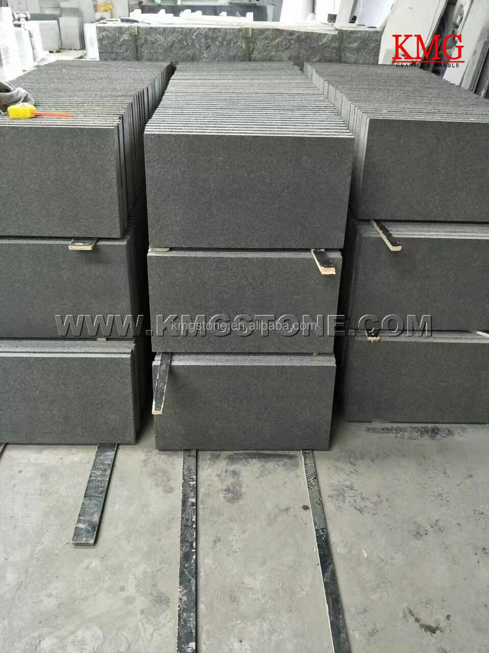Gạch Tấm Bazan Đen Tự Nhiên Thiết Kế Khò Lửa Hiện Đại Chất Lượng Cao Bền Bỉ Cho Các Dự Án Bếp, Ngoài Trời, Ngoại Thất Giá Tốt