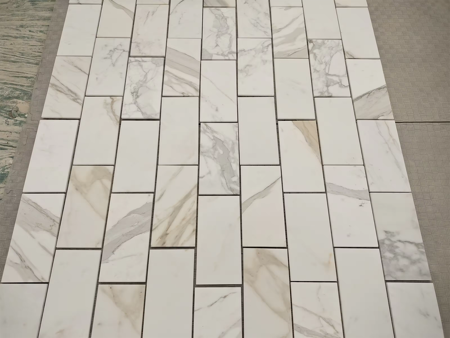 Centurymosaic Gạch Trắng Đánh Bóng Đá Tự Nhiên Cẩm Thạch Calacatta Vàng Gạch Mosaic Kiểu Tàu Điện Ngầm