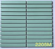 Gạch xanh lá hình chữ nhật xếp hàng ngang, mã số vàng "2205M" ở góc dưới bên phải.