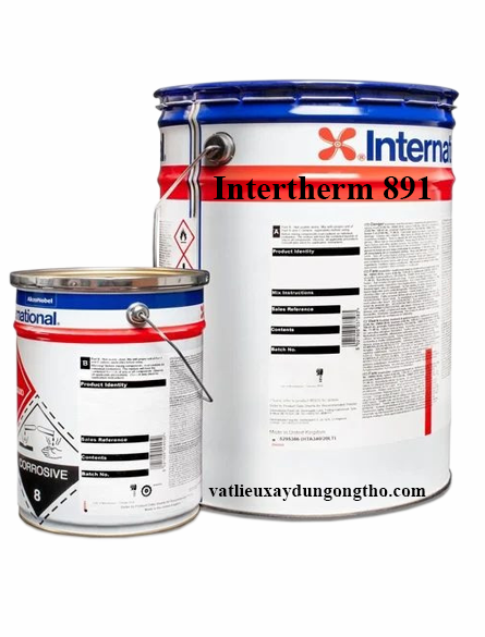 Hai thùng sơn với nắp xanh, nhãn trắng, chữ đen và đỏ, thùng lớn ghi "Intertherm 891".