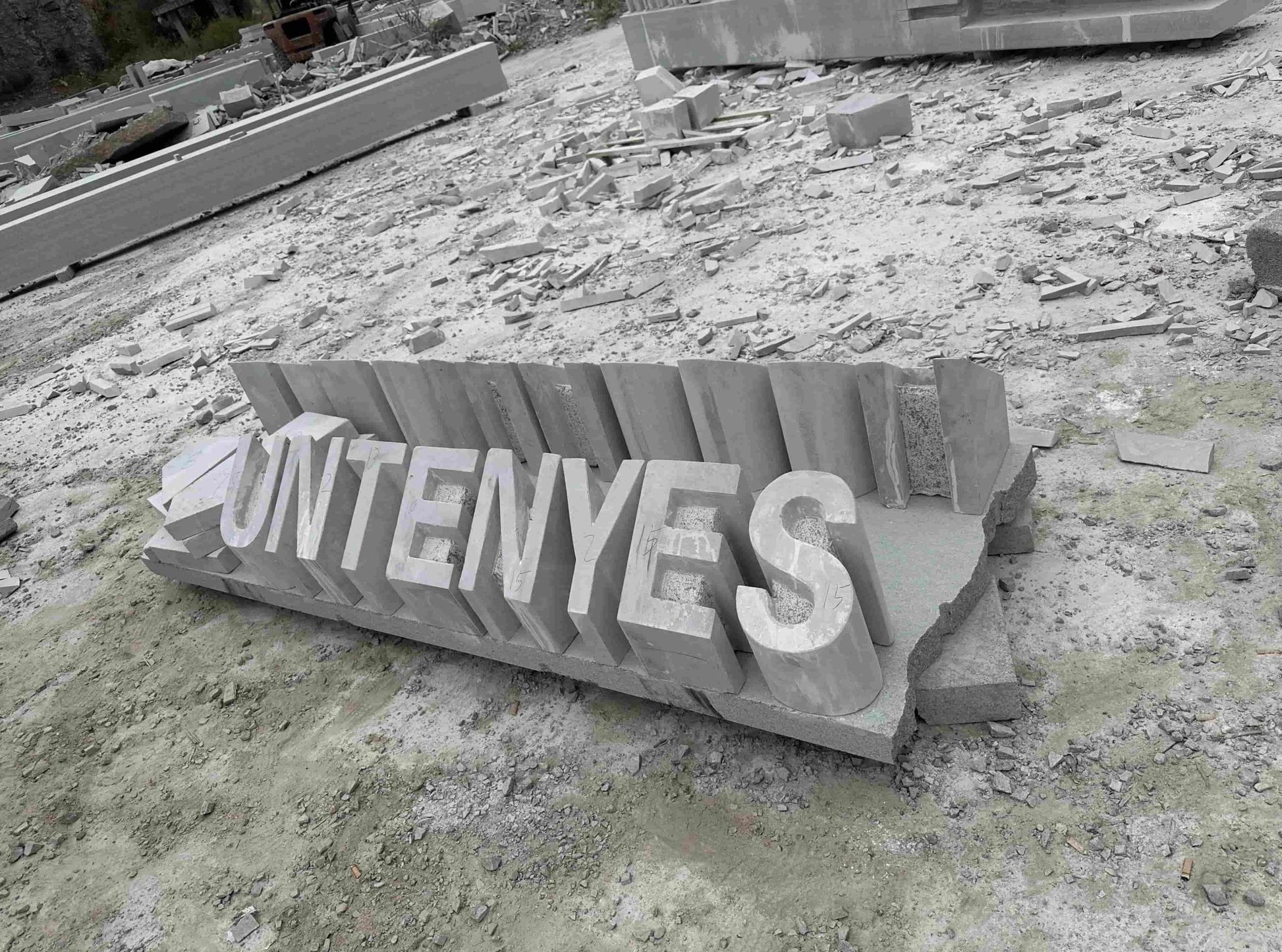 Biển hiệu đá granite 3D làm thủ công bằng máy - Daisan Store