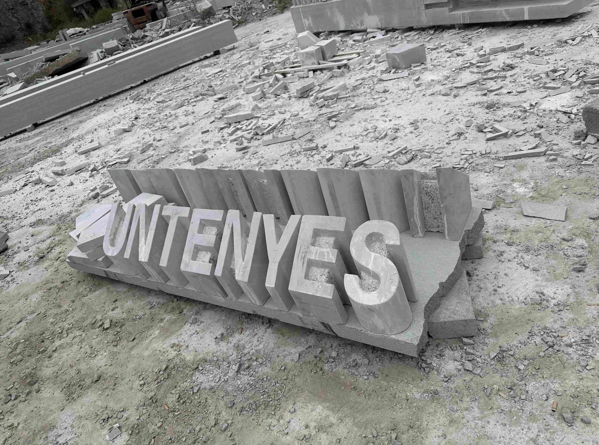 Biển hiệu đá granite 3D làm thủ công bằng máy - Daisan Store