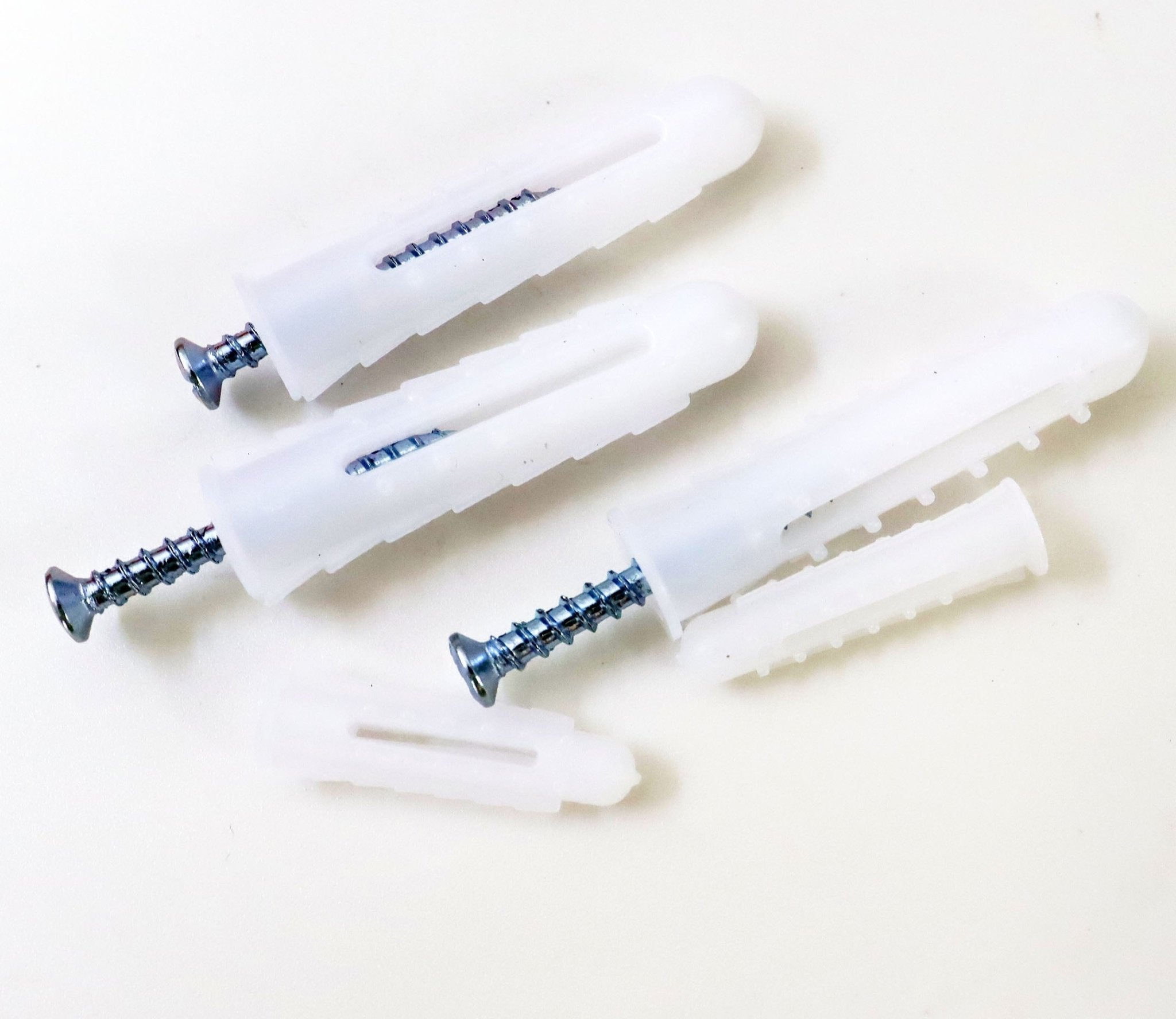 Bu lông nở nhựa nylon chất lượng cao, sản xuất tại Trung Quốc, dùng cho tường thạch cao - Daisan Store