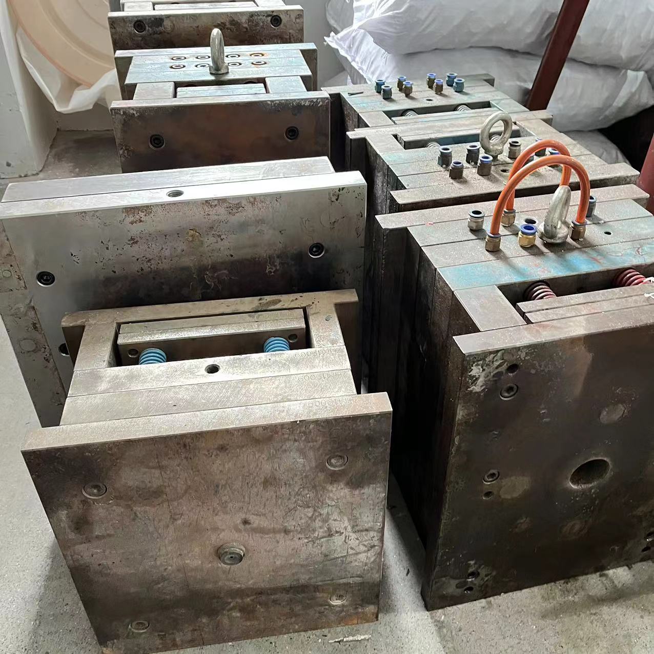Chuyên sản xuất khuôn mẫu dụng cụ cân bằng gạch, dùng để cân bằng gạch. - Daisan Store