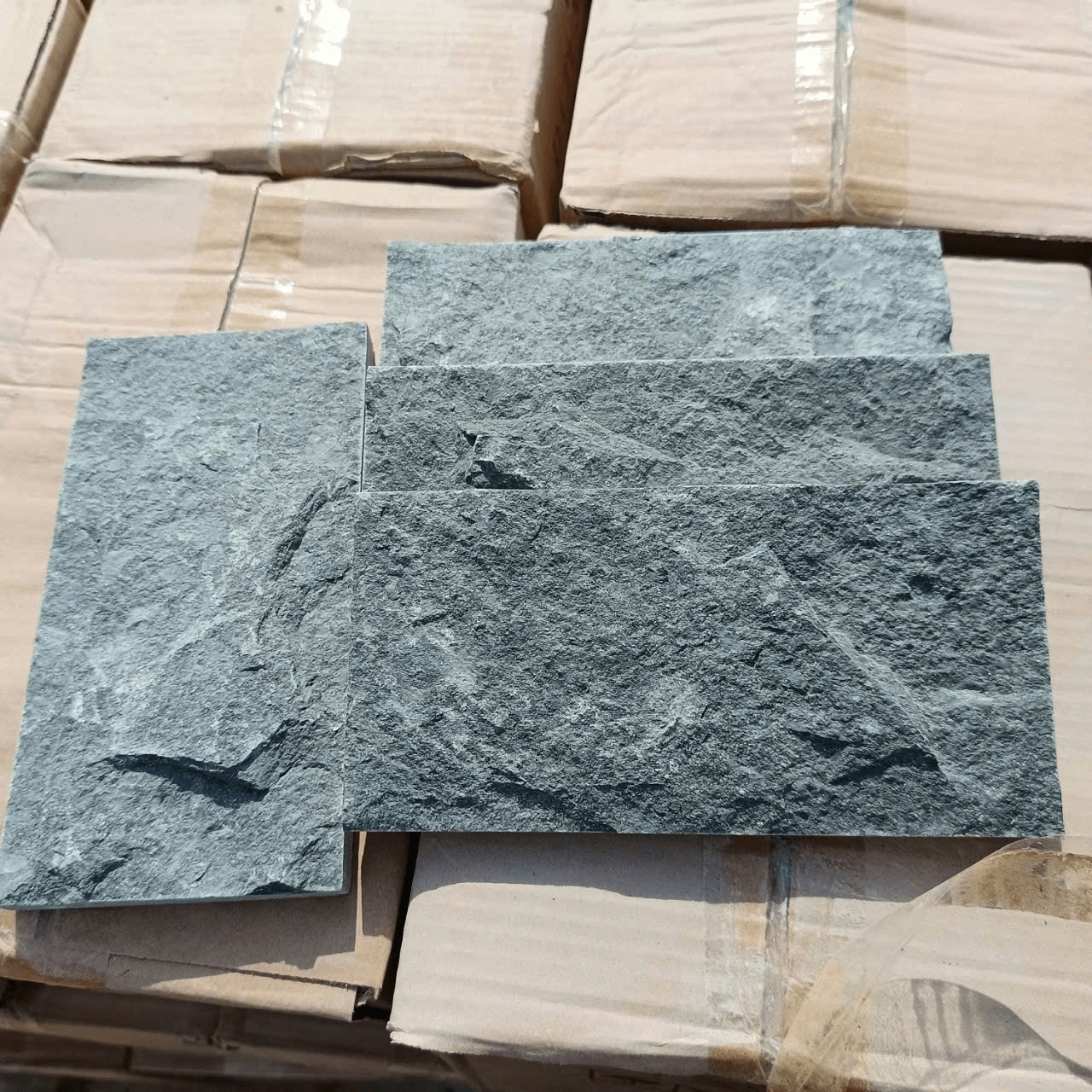 Đá bóc xanh rêu 10x20 - Daisan Store