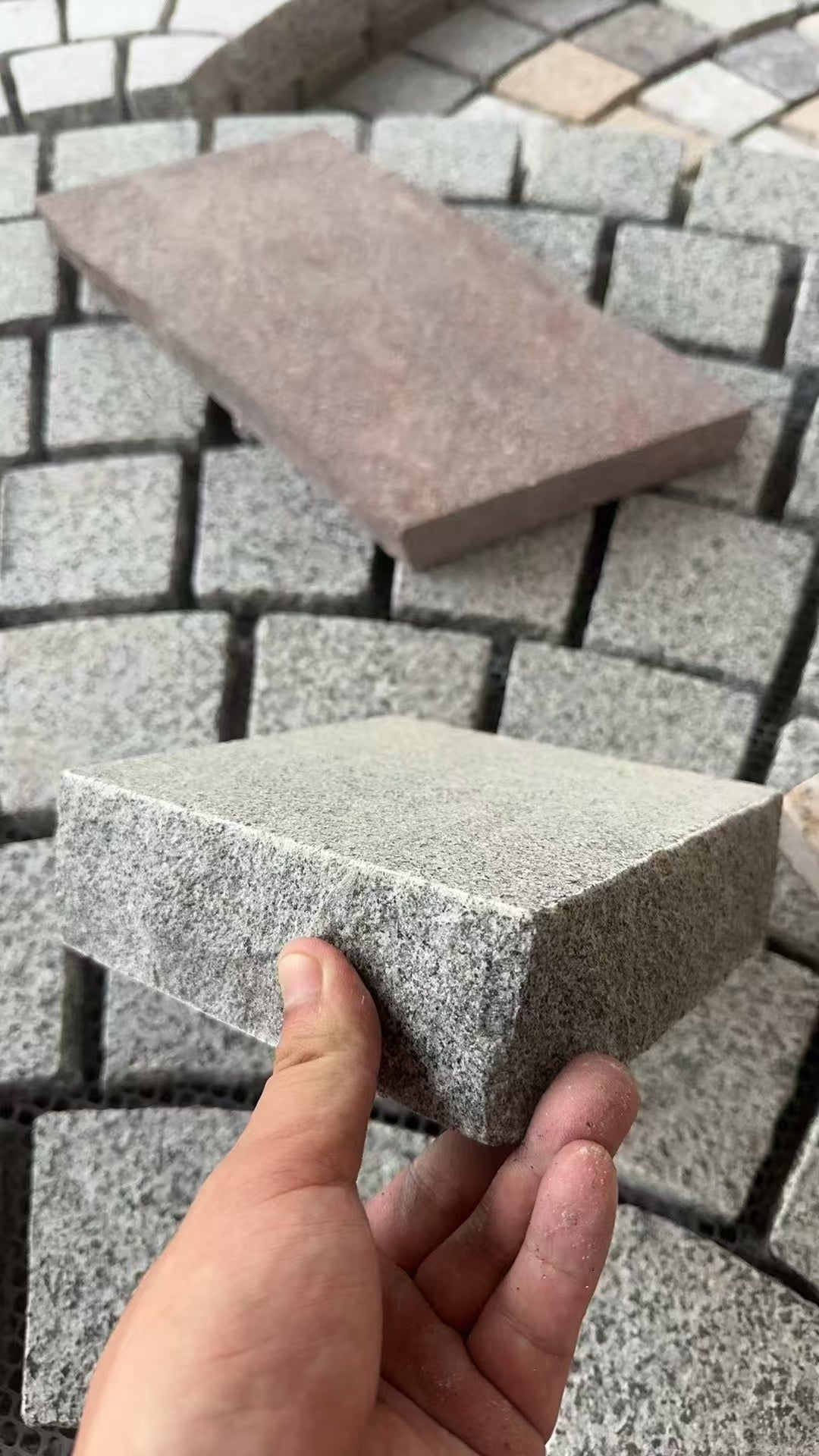 Đá lát hình quạt granite cao cấp màu xám nhạt - Daisan Store