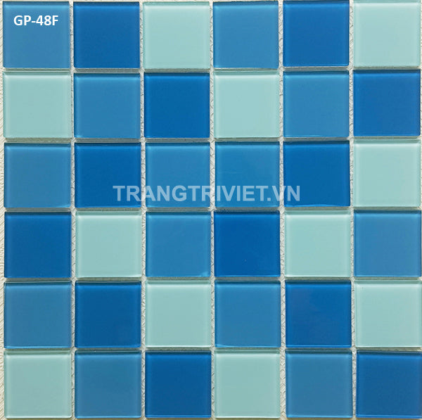 Gạch mosaic vuông xanh dương và xanh nhạt, xếp thành ô vuông xen kẽ.
