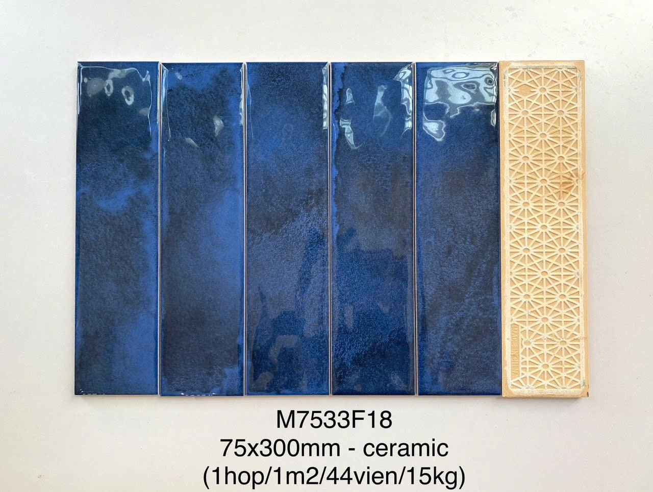Gạch thẻ Trung Quốc, Xanh dương loang bóng lượn, KT 75x300 mm, 7533F18 (1 thùng/ 44 viên/ 0.99m2) - Daisan Store