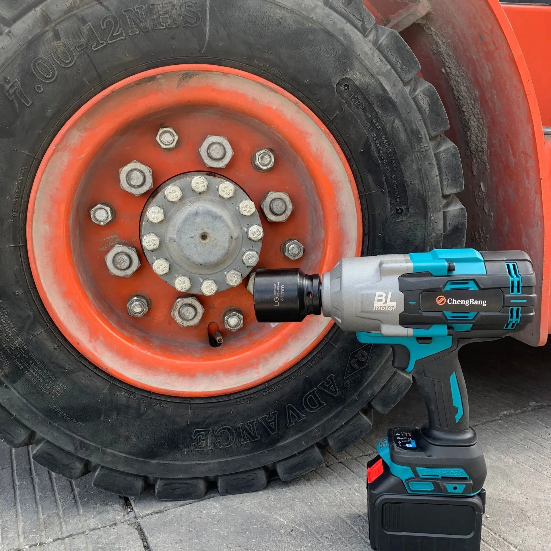 Vặn Bu Lông Không Dây Brushless 2100 Nm Mũi 3 4 Pin Makita - Daisan Store