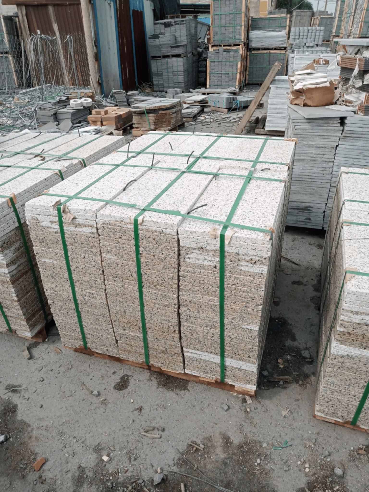 Vàng Bình Định khò nhạt 30x60x1,8 - Daisan Store