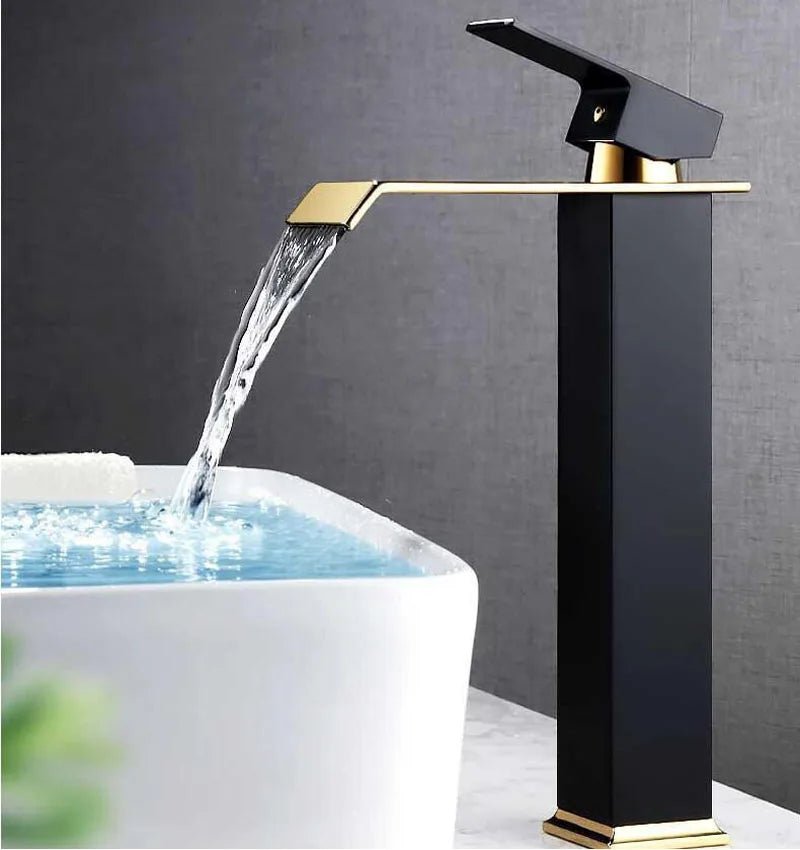 Vòi Lavabo Thác Nước Vàng Đen - Chậu Nóng Lạnh - Daisan Store