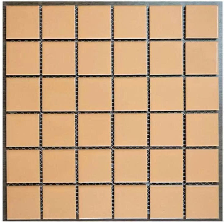 32 ô vuông màu nâu nhạt xếp thành lưới 6x6, viền kim loại sáng.