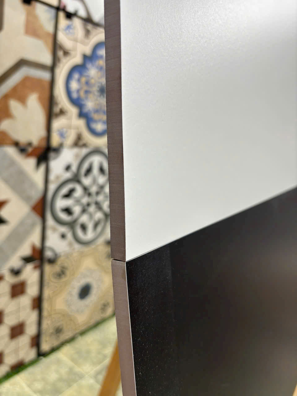 Gạch ốp tường KT 30x60cm men matt màu đen