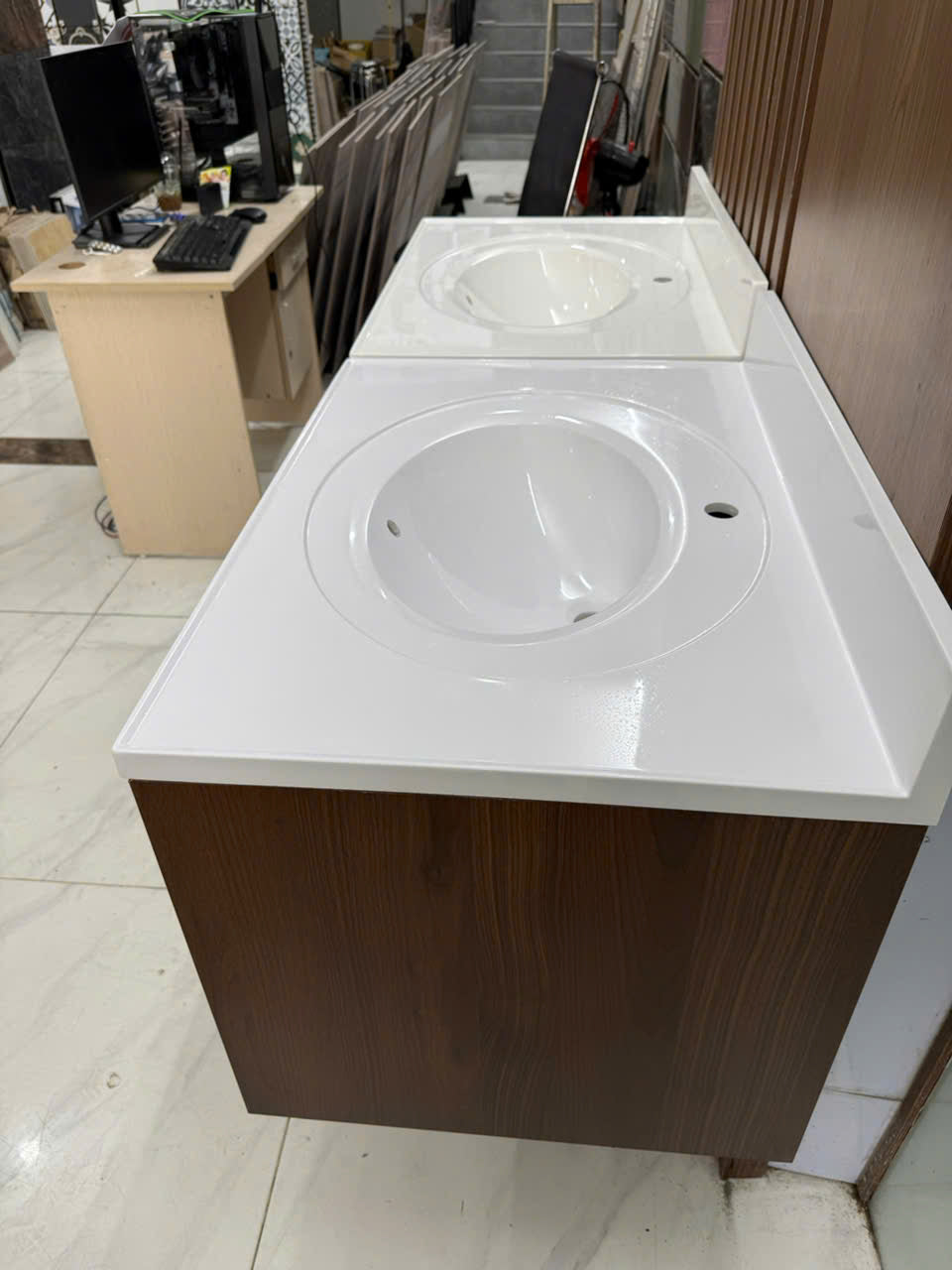 Bộ tủ chậu lavabo phòng tắm màu gỗ óc chó mỹ kích thước 94x56x86cm